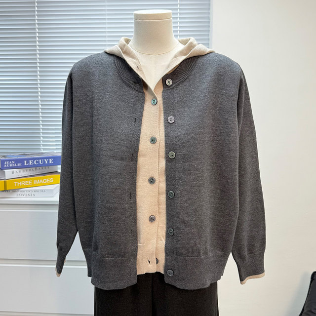 Mom's autumn fake two-piece sweater middle-aged and elderly women's loose top hooded knitted cardigan women's autumn and winter coat