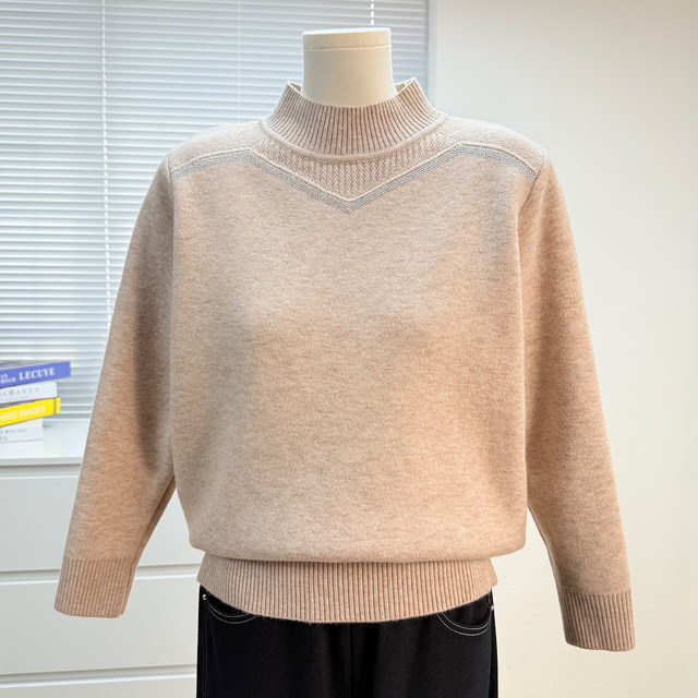 
Middle-aged and elderly mothers' fleece sweater women's winter thickened and versatile 2025 new style foreign style top knitted bottoming shirt