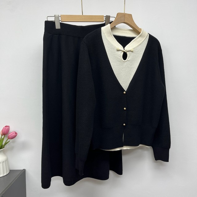 
Mom autumn suit middle-aged mother 2025 new knitted sweater women's top skirt middle-aged and elderly two-piece set