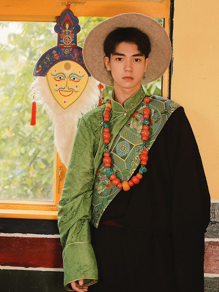 Costume Tibetano da Uomo Lhasa, Vestaglia in Broccato Verde con