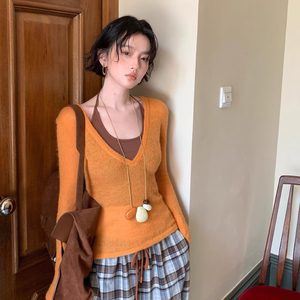 
Homemade wine and noon [Soft Weaving] Hong Kong style retro autumn new knitted sling halter neck sling top two-piece set