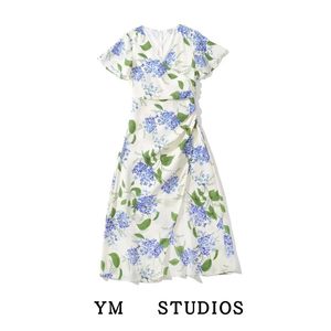 
Design style fashionable new women's V-neck short-sleeved high-waist solid-color dress age-reducing long sun protection skirt base skirt