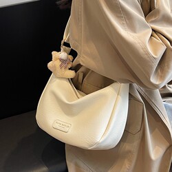 This Year's Popular Bags for Women Are Autumn and Winter Fashion Commuter Shoulder Bags, Casual Versatile Simple Large-Capacity Crossbody Dumpling Bags