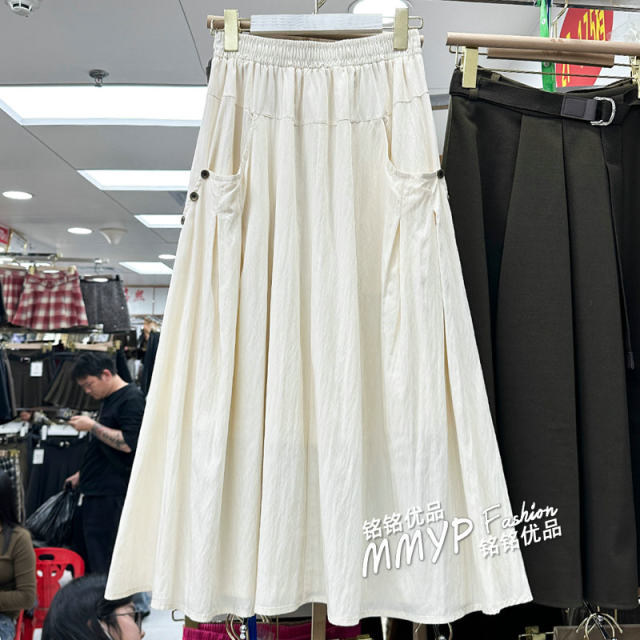 Design-sensory button pocket big sway skirt for women in summer 2025 new high-waisted slim black skirt long skirt
