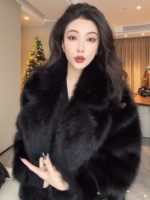 New imitation fox fur high-end fur coat for women in autumn and winter, mid-length loose lapel young fur coat