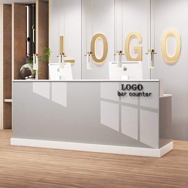 The front desk lacquer company receives the cash register of the ...