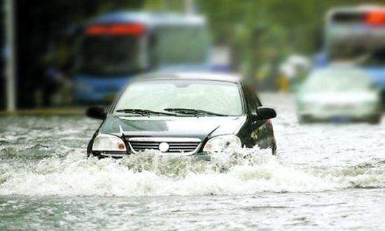 爱打扮(www.idaban.cn)，雨天开车危险重重，谨记8项注意保平安19