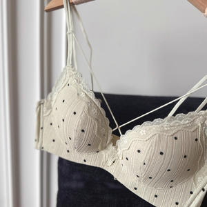 
Striped polka-dot underwear for women with small breasts gathered together to make them look bigger and sexy, with bras for girls without wire rings, sexy cross