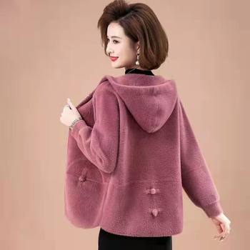 Mom pretend to be in autumn and winter and thick water mink velvet hooded jacket
