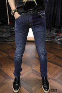 Milan Station Autumn and Winter European Version Fashion, Simple Washed Stone Model Molestelling High -quality Stroke Thin Lead Lead, Little Foot Jeans Male
