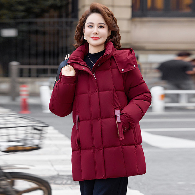 Middle-aged mother's winter clothing, thickened and warm down cotton clothing, stylish 2025 new style, middle-aged and elderly women's large size fashionable cotton clothing