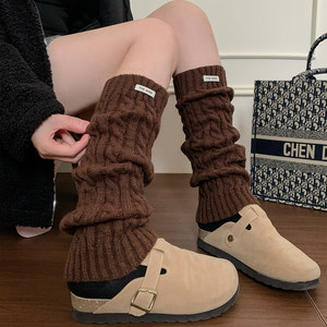 
Autumn and winter brown mid-calf pile socks gray Korean warm girls white slimming leg covers 2026 new hot style
