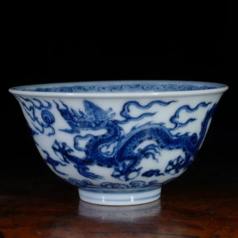 唐物逸品 青花龍紋茶碗【大明宣德年製】在銘 染付双龍紋酒杯 乳白釉 明清古玩 コバルトブルーの色 高さ4.7cm 口径8.5cm 中国煎茶道具美術品 大明宣德年制款 青花三多折枝花果紋 梅瓶・古陶磁器 ・