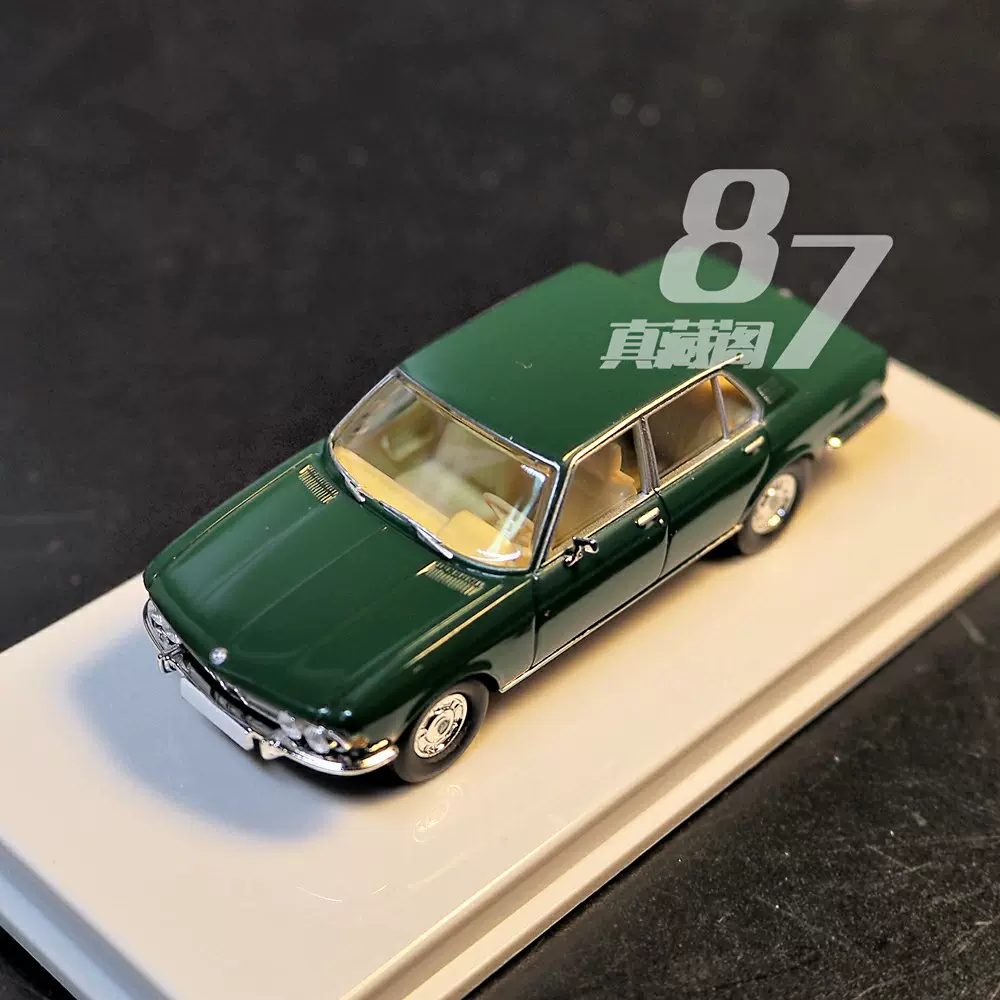 シュコー 1/ 43 Mazda 1500 Sedan 1966-72(450934400)ミニカー 返品 