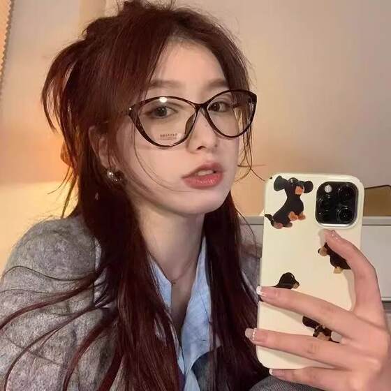 
Japanese ultra-light retro cat-eye glasses for myopic women can be equipped with a degree-free makeup slimming tortoise shell anti-blue light glasses frame