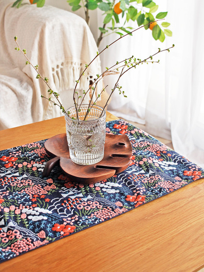 日本の刺繍テーブルランナー - チェストナットコクーン - 花柄