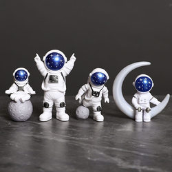 Creative Astronaut Figurine, Small Spaceman Model, Car, Modern Home Desktop Decoration, Birthday Gift