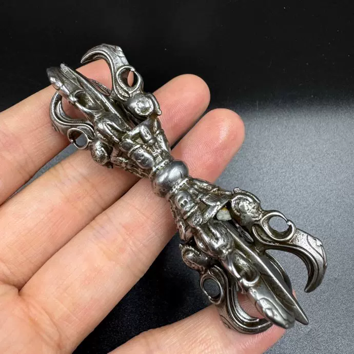 チベット 密教 天鉄　印鑑 印章　ハンコ　法器 刻 蔵式 天鉄　ペンダント 藏式天铁印章法器雪狮印章西藏老藏印寒铁陨铁天铁法印藏传法器