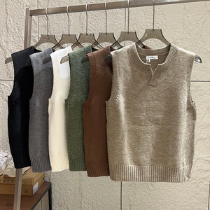 
Layering is effortless! Skin-friendly and soft. Autumn casual and versatile solid color small V-neck knitted vest trendy