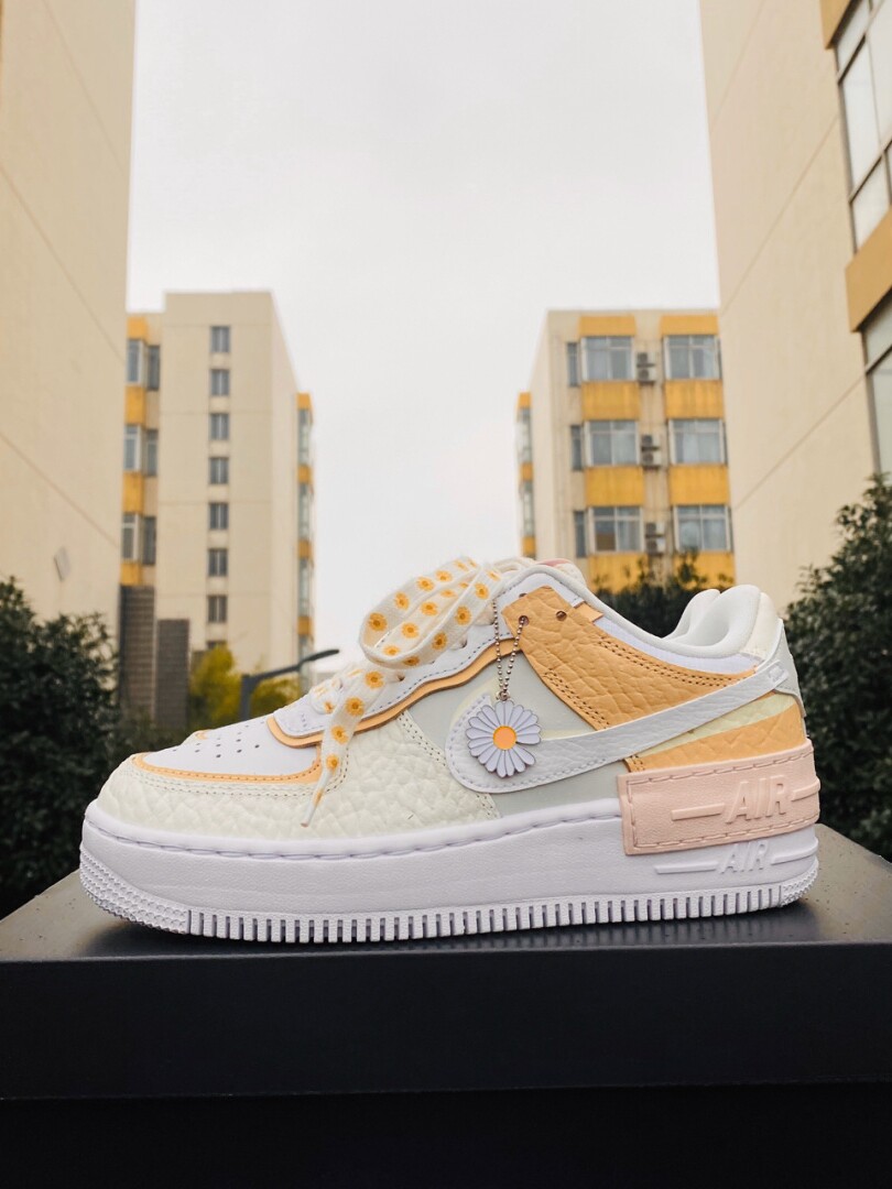 nike 空军一号小雏菊奶油板鞋