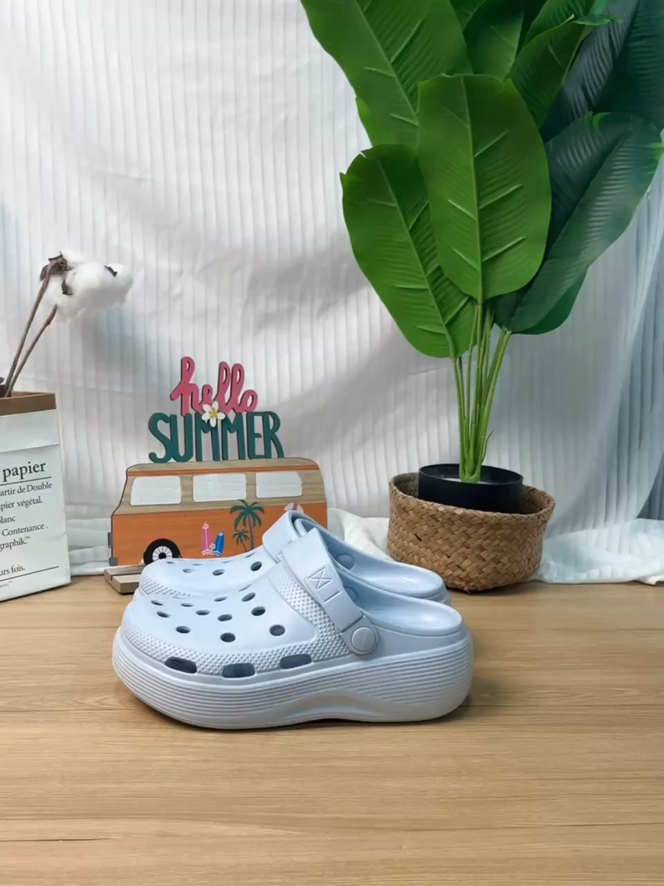 Giày Croc nữ mùa hè mặc ngoài 2024 đế dày thời trang phân của y tá y tá dép đi trong nhà chống trơn trượt dép đi biển