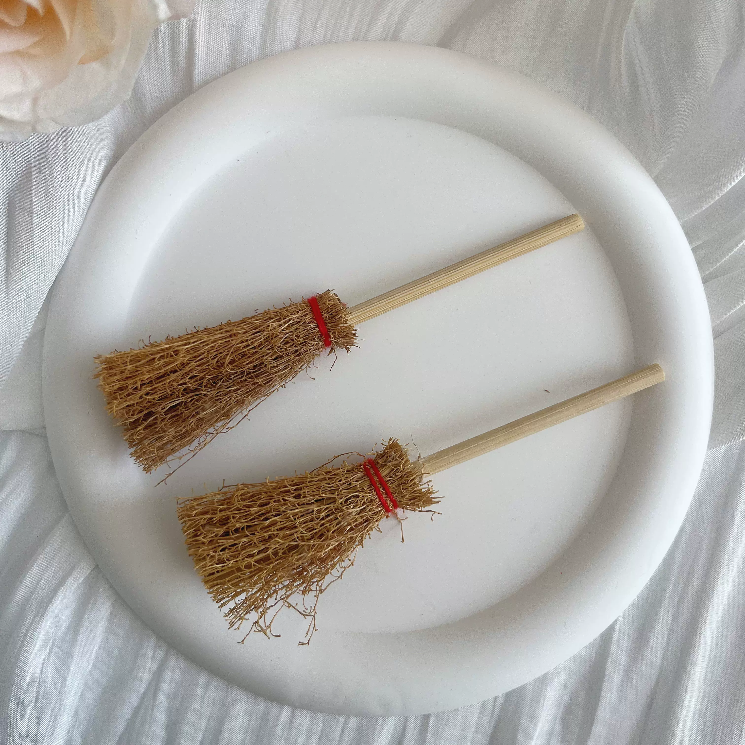 艺术垃圾杂志手帐魔法扫把扫帚 微缩娃娃屋食玩模型拍摄道具diy