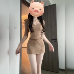 French-Style Chanel-Inspired V-Neck Knit Dress for Women, Autumn Season, High-End Elegant Waist-Cinching Slimming Pleated A-Line Short Dress