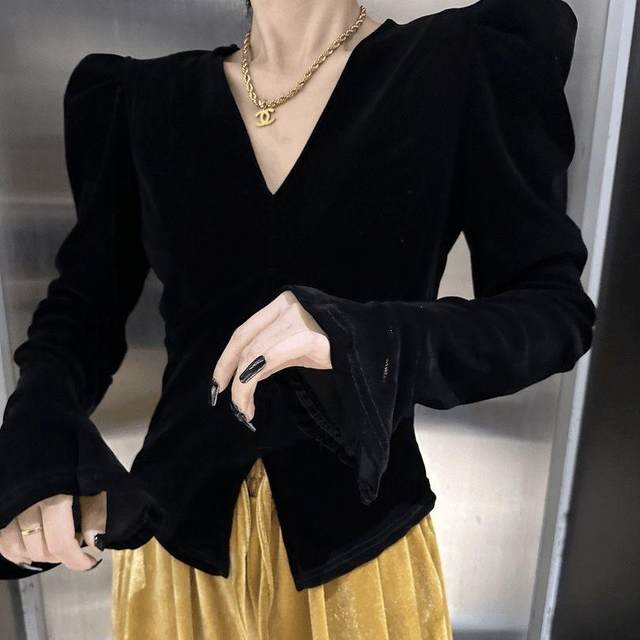 French temperament celebrity V-neck bubble trumpet sleeve waist slit versatile women velvet retro slim body sleeves
