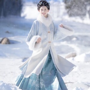 
Original Hanfu for women [July Eve-Hanzhu Baiyan] Ming Dynasty plus velvet long-leg horse skirt suit winter style