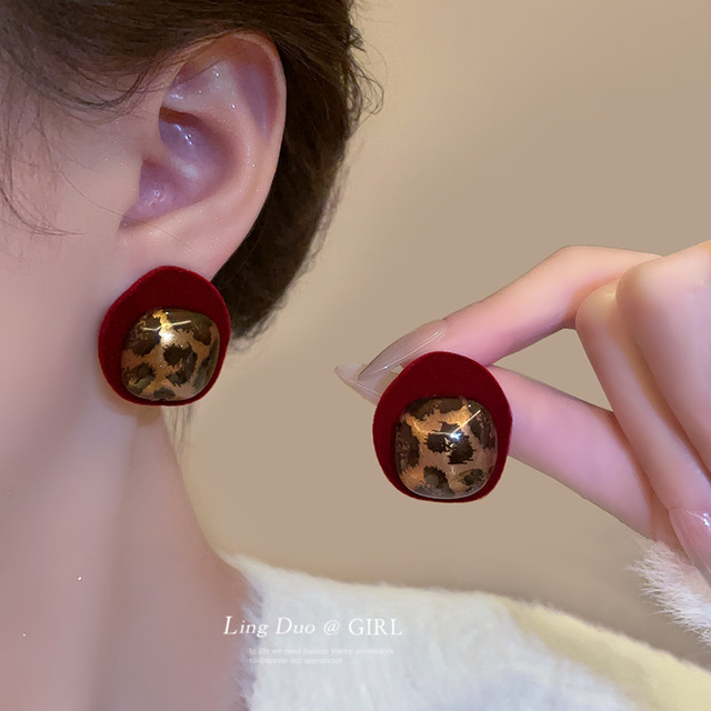 Flocking irregular retro leopard print earrings 2025 new popular autumn and winter earrings light luxury niche high-end earrings