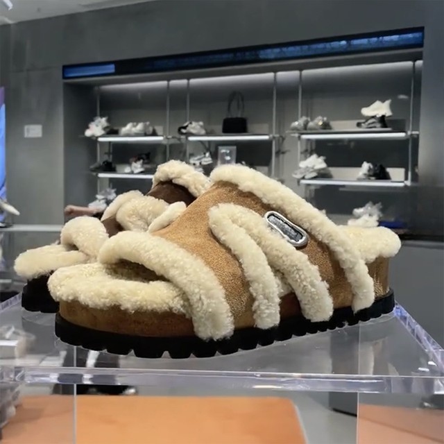 
Zhang Ruonan's same style thick-soled fur slippers for women 2025 autumn and winter new retro Birkenstock half slippers outer fur shoes