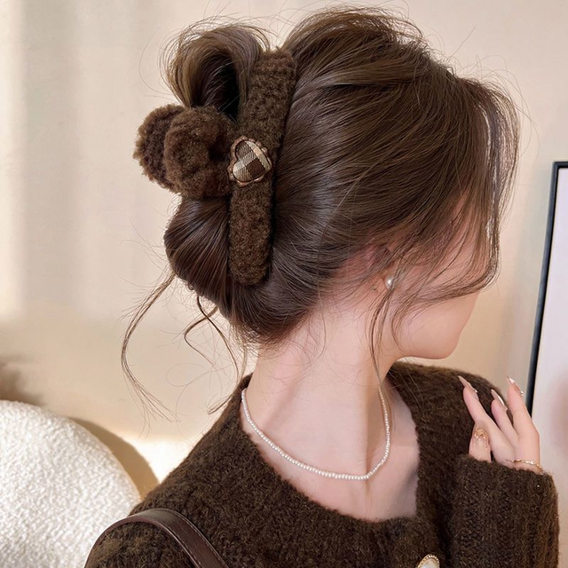 Versatile Love Furry Clip 2025 New Large Hair Clip for Women Back of Head Spring High-end Temperament Shark Clip