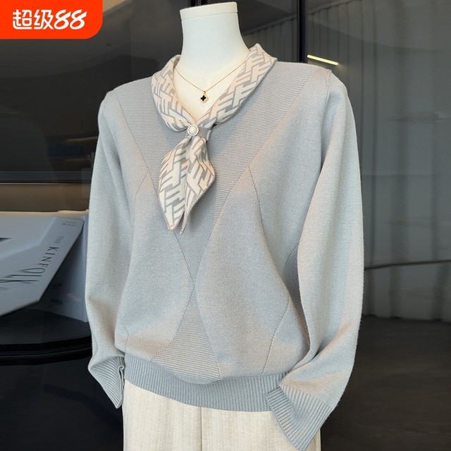 2025 new fashionable and fashionable mother autumn clothes long-sleeved knitted shirt middle-aged and elderly women's spring and autumn sweater base top