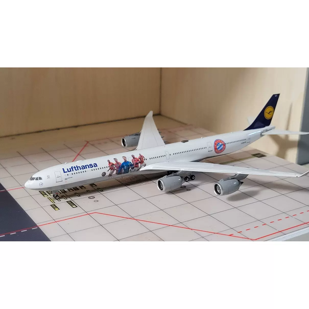 特價Phoenix 1:400 JAL 日本航空B777-300 JA8945