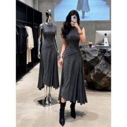 French-Style Gray Knitted Vest Dress for Women, Summer, Very Stylish, Elegant, Slim-Fitting, Irregular Long Skirt
