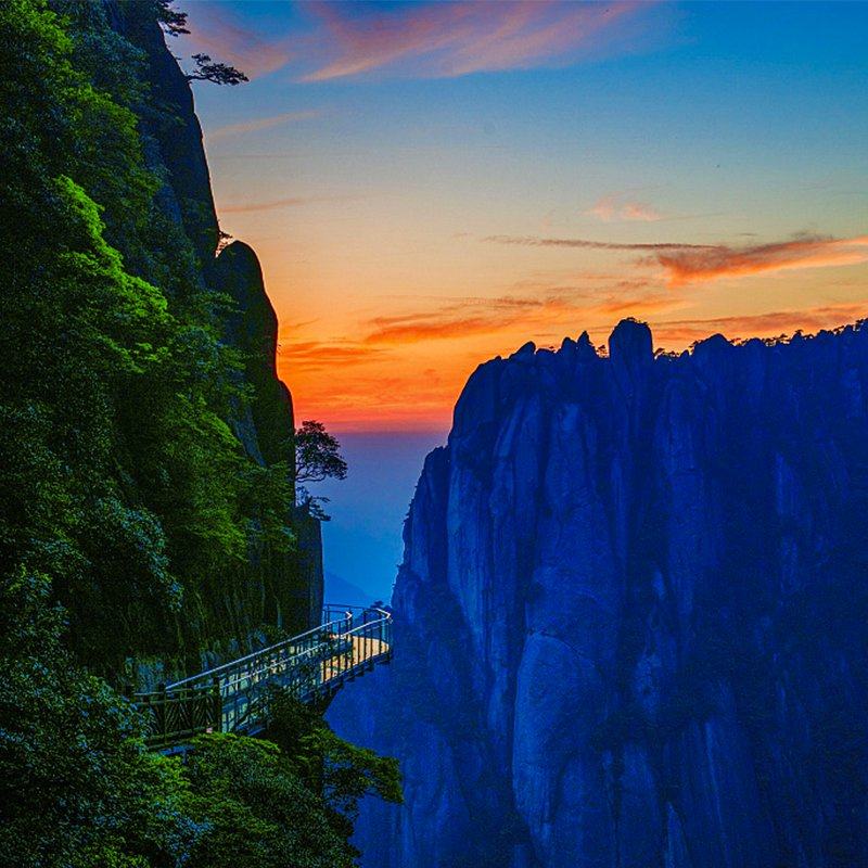 周末婺源周边旅游推荐婺女洲夜景+打铁花+三清山女神峰2日游