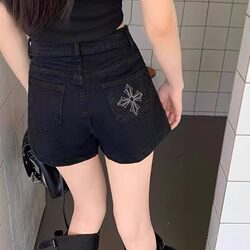 Plus-Size Black Embroidered Denim Shorts for Women, Suitable for Summer, High-Waisted, Slimming, Pear-Shaped Body, A-Line Wide-Leg Hot Pants
