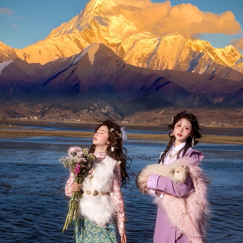 纯玩12人精品小团云南丽江香格里拉梅里雪山6天5晚跟团游日照金山