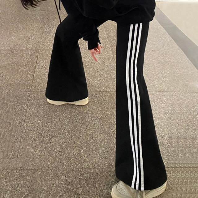 Black micro-flare sweatpants for women in spring and autumn 2025 new horseshoe pants high waist drooping autumn and winter slim fit slim sweatpants
