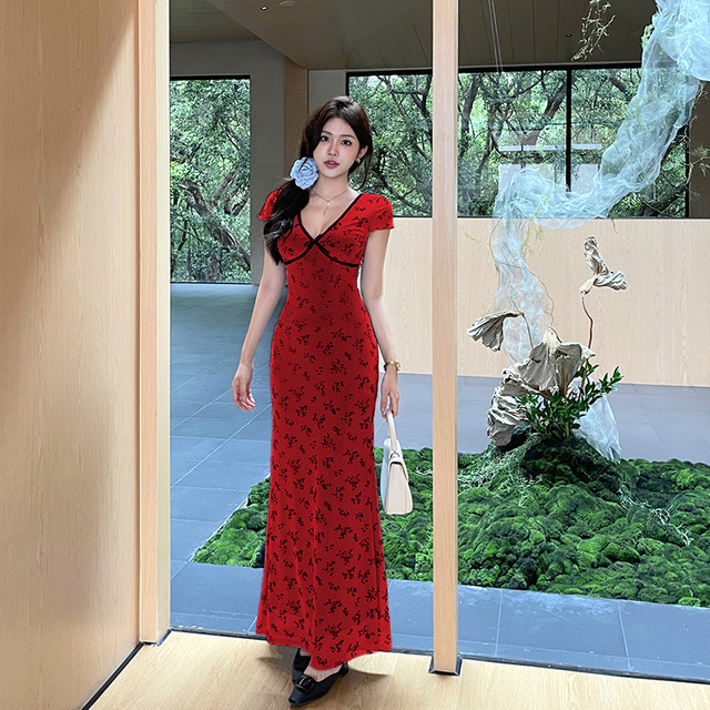GirlsAt18 French temperament red short-sleeved dress for women in summer new sexy slim vacation skirt