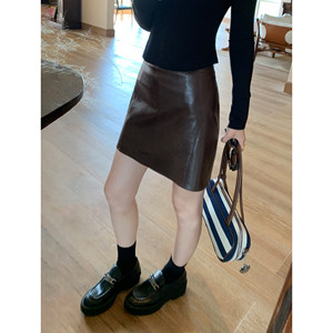 
pusumede art exhibition muse retro black small A-line leather skirt women's design high-waisted straight skirt
