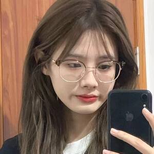 
Super! The eight-year-old pseudo-free half-frame myopia glasses can match the retro half-frame round frame trendy men