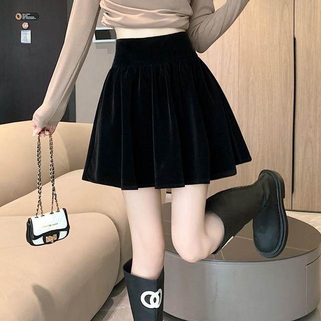 Large size gold velvet A-line skirt showing legs long and short skirt autumn and winter Korean style college style umbrella skirt women's black pleated skirt