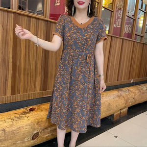 
Temperament age-reducing floral short-sleeved V-neck dress women's 2024 summer new style foreign style slimming mother's wear mid-length skirt