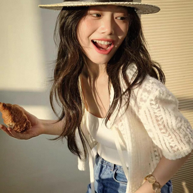 Wide color apricot v-neck lace short shirt blouse for women 2025 spring and summer new temperament cardigan jacket top