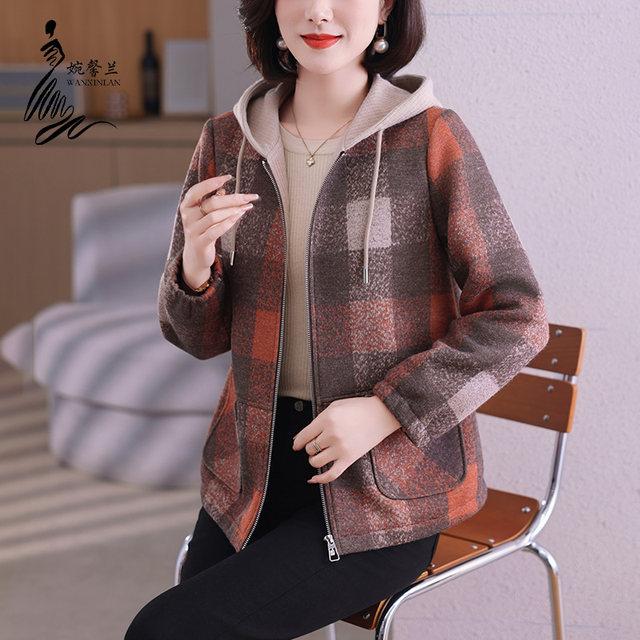 New autumn clothing for middle-aged and elderly mothers, new plaid jacket, western style, noble and slimming temperament, age-reducing plus size mother's top
