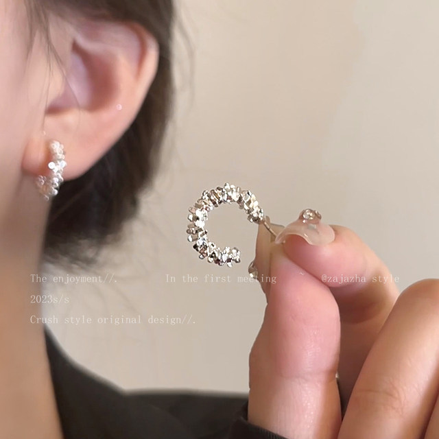 Silver earrings for women in autumn and winter niche design light luxury high-end temperament earrings 2025 new popular earrings