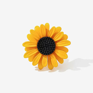 
Sunflower brooch high-end women's 2025 small daisy corsage pin sunflower anti-exposure suit sweater accessories