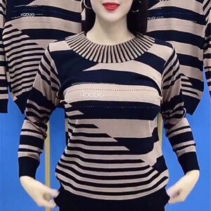 
Spring and autumn thin middle-aged and elderly women's round neck sweater loose fashionable mother's long-sleeved knitted base shirt for women