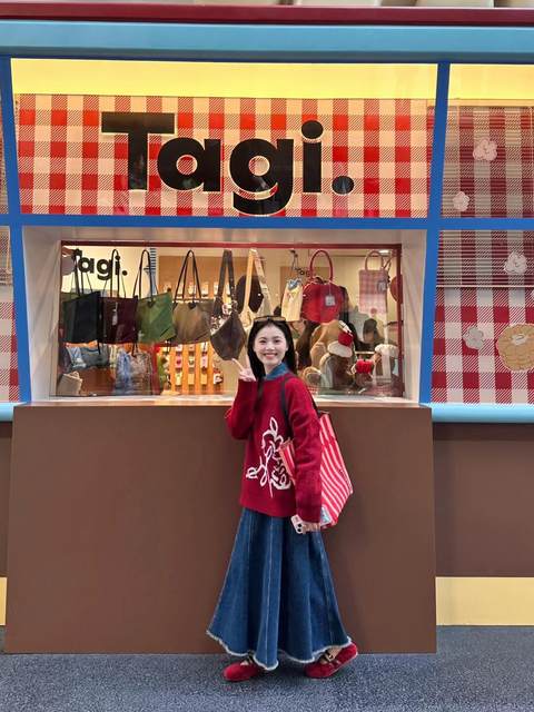 Retro blue breasted A-line loose high waist denim long skirt for women in autumn and winter small drooping umbrella skirt long skirt